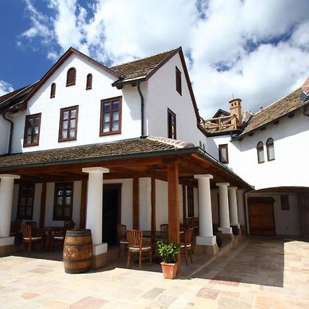 Halasi Pince Panzio Villány Exterior foto